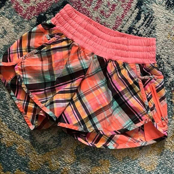 Lululemon Tracker Shorts Rad Plaid 6 - Picture 1 of 6